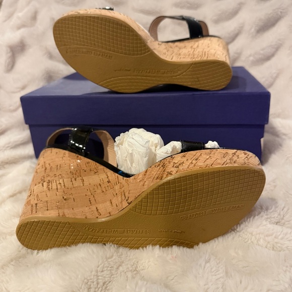 STUART WEITZMAN TWO MUCH WEDGE HEEL SANDAL SZ 9, RETAIL $345 New In Box - Picture 8 of 8